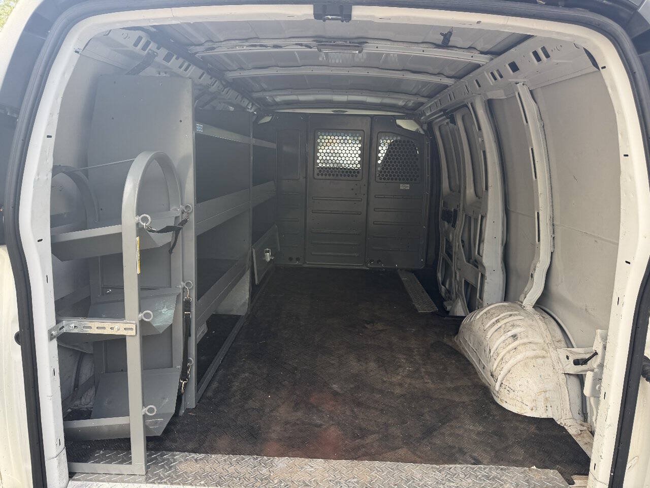Used 2007 Chevrolet Express 1500 RWD image 15