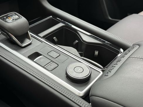New 2026 Nissan Pathfinder Platinum AWD/4WD image 16