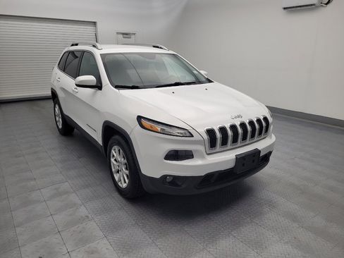 Used 2018 Jeep Cherokee Latitude Plus w/ Comfort/Convenience Group AWD/4WD image 13