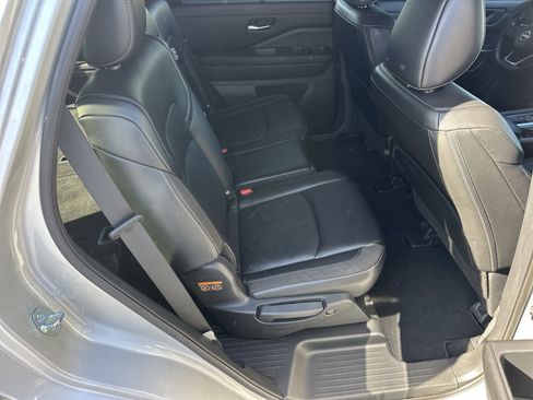 Used 2023 Nissan Pathfinder SL FWD image 16