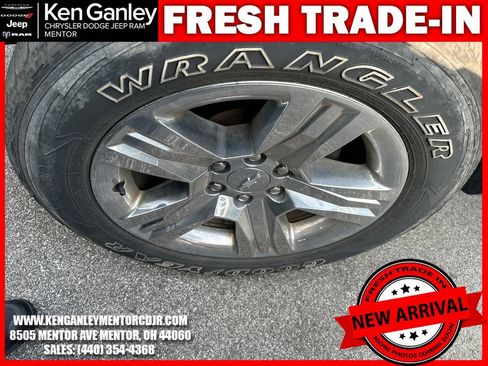 Used 2018 Chevrolet Silverado 1500 Custom w/ Custom Value Package AWD/4WD image 5