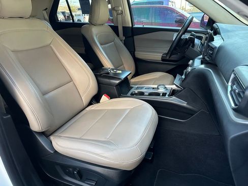 Used 2020 Ford Explorer XLT w/ Equipment Group 202A image 18