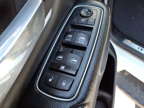 Used 2020 RAM 1500 Laramie AWD/4WD image 17
