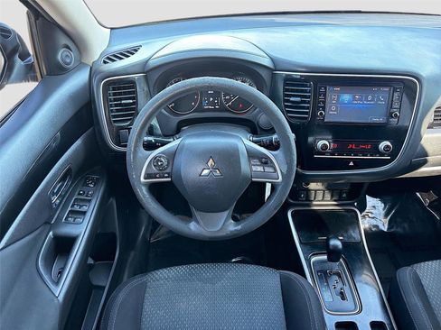 Used 2020 Mitsubishi Outlander ES image 24