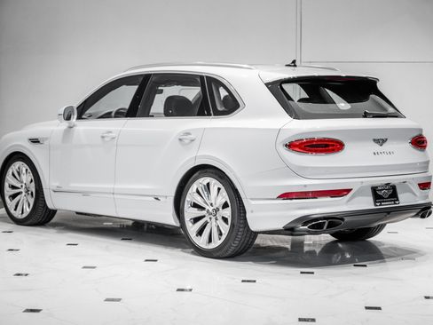 Used 2023 Bentley Bentayga AWD/4WD image 3