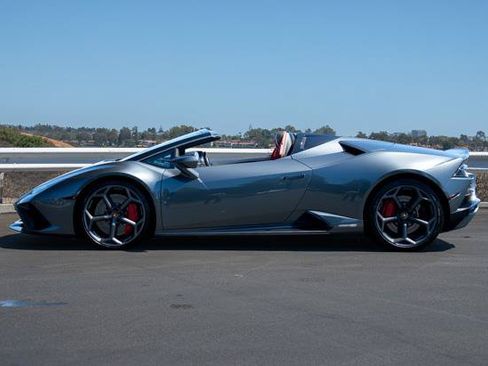 Used 2020 Lamborghini Huracan EVO RWD image 6