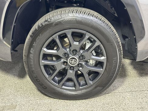 Used 2024 Toyota Tundra Platinum AWD/4WD image 24