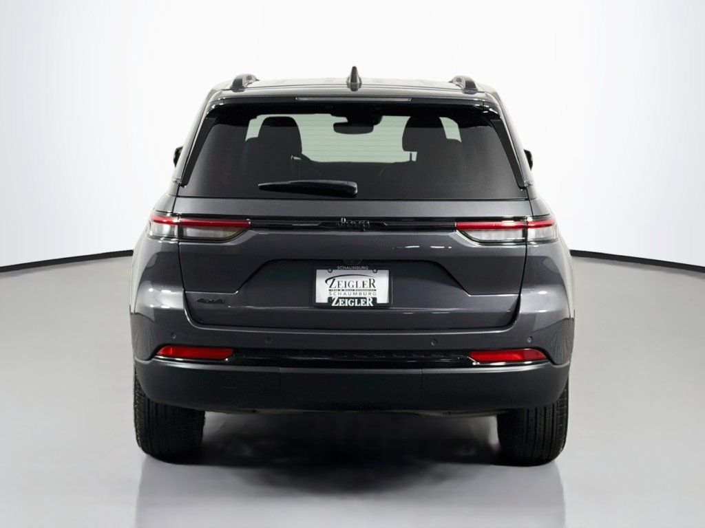 Used 2024 Jeep Grand Cherokee Altitude AWD/4WD image 6