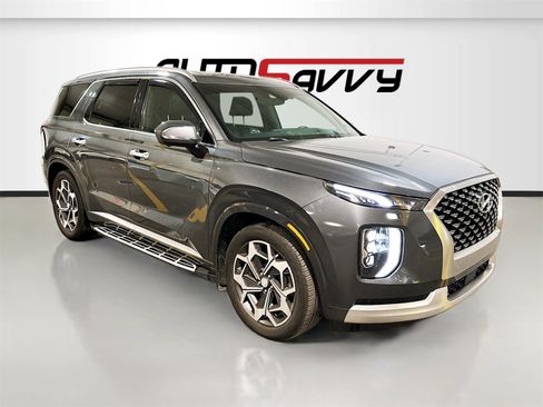Used 2022 Hyundai Palisade Calligraphy w/ Winter Package image 2