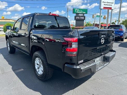 Used 2024 Nissan Frontier SV AWD/4WD image 5