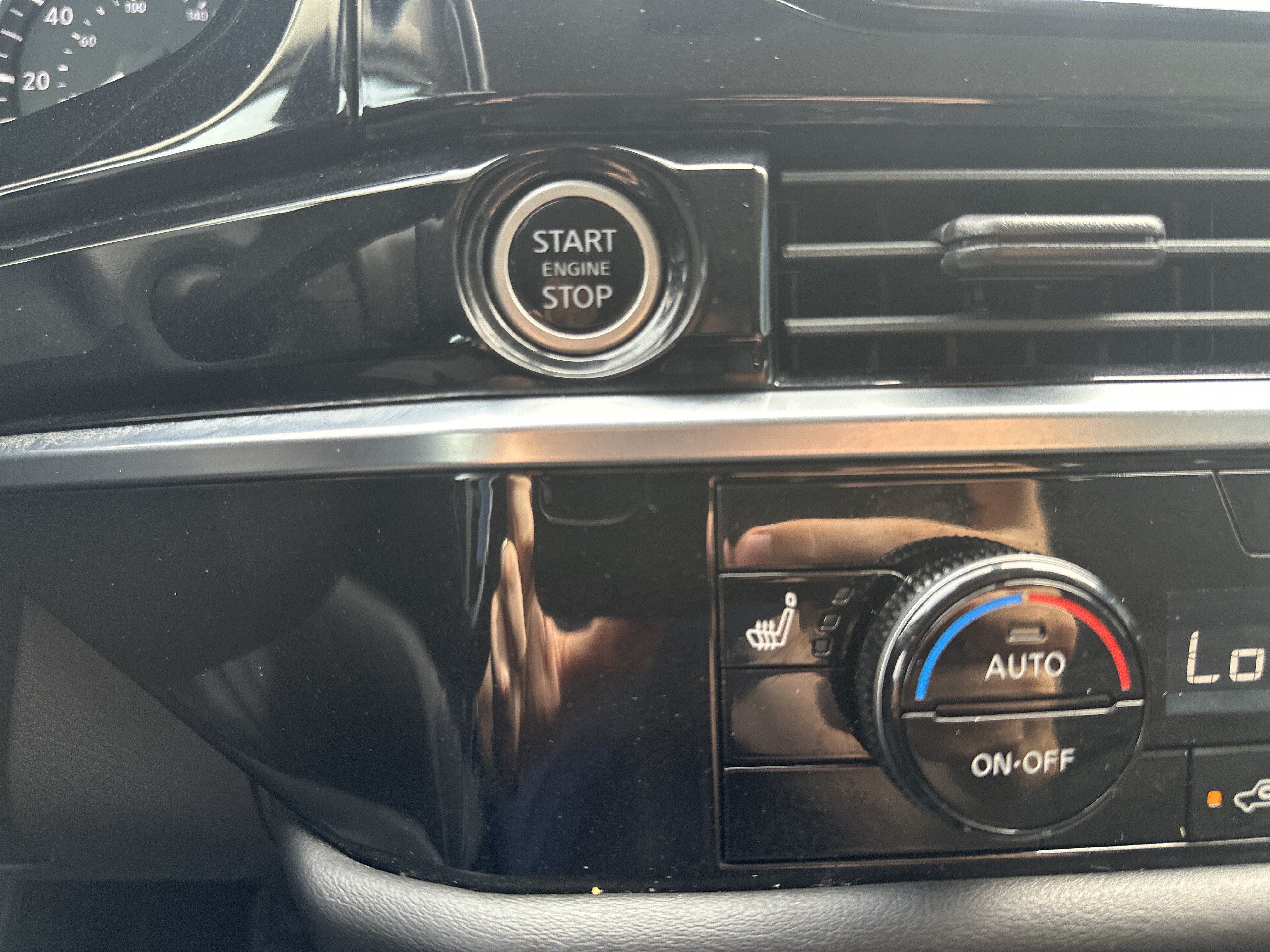 Used 2022 Nissan Pathfinder SV AWD/4WD image 18