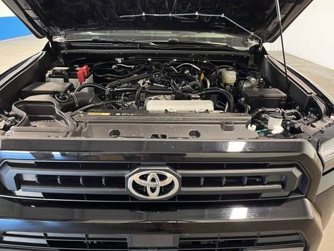 Used 2025 Toyota 4Runner SR5 AWD/4WD image 9