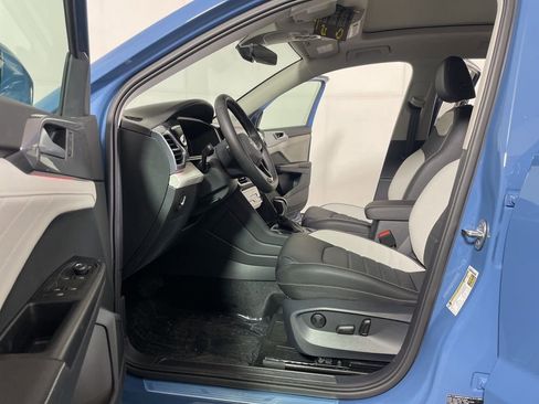 New 2026 Volkswagen Taos SEL image 9