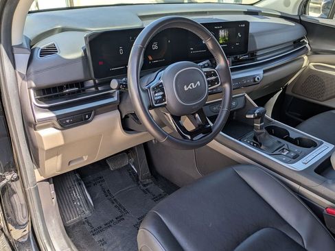 Used 2025 Kia Carnival FWD image 14