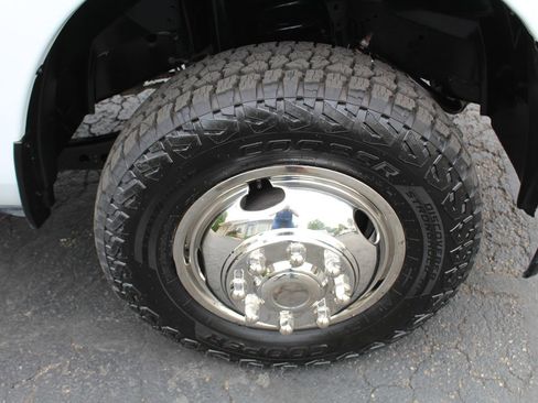 Used 2024 RAM 3500 Tradesman w/ Chrome Appearance Group AWD/4WD image 32
