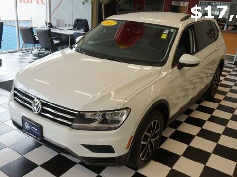 Certified 2021 Volkswagen Tiguan SE image 3