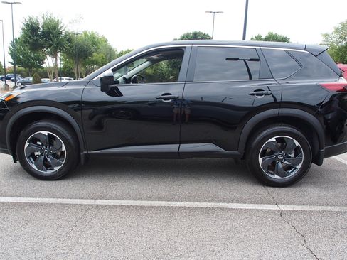 Used 2026 Nissan Rogue SV AWD/4WD image 4