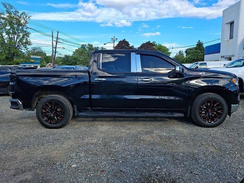 Used 2023 Chevrolet Silverado 1500 LT AWD/4WD image 9