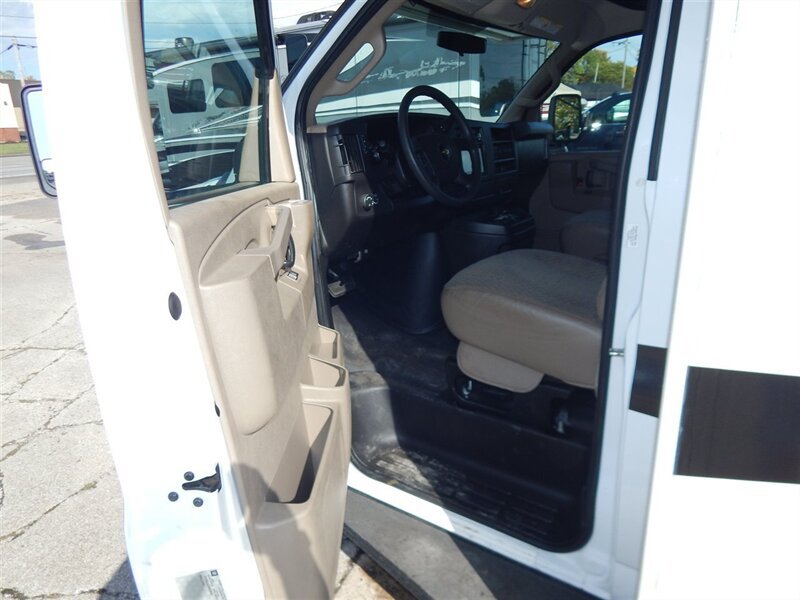 Used 2019 Chevrolet Express 4500 w/ RV Package RWD image 19