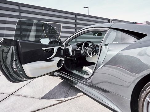 Used 2017 Acura NSX image 33