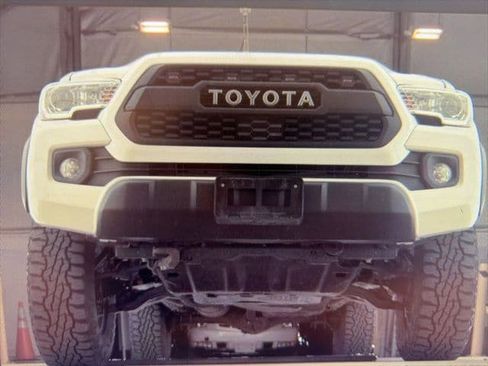 Used 2021 Toyota Tacoma TRD Off-Road image 10