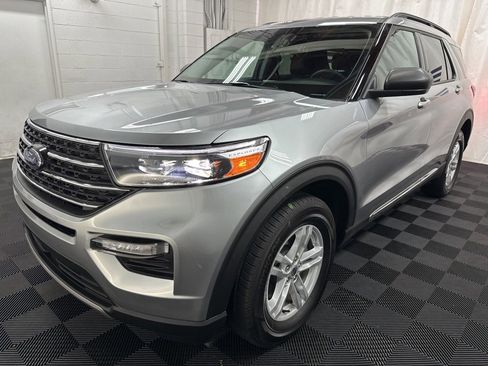 Used 2024 Ford Explorer XLT w/ Equipment Group 202A image 5