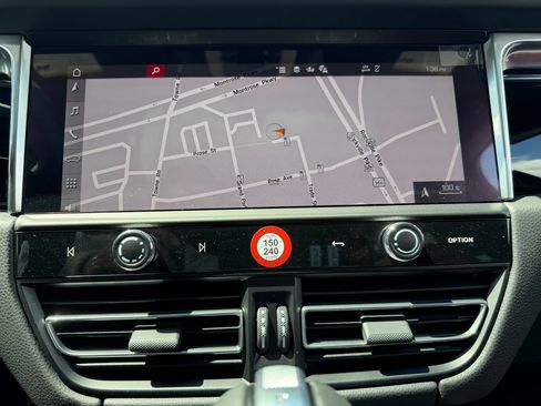 Certified 2026 Porsche Macan AWD/4WD image 29