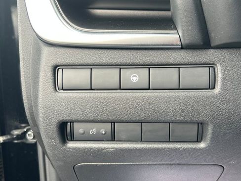 Used 2023 Nissan Rogue SV AWD/4WD image 19