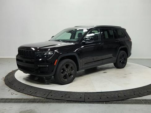 Used 2023 Jeep Grand Cherokee L Limited w/ Black Appearance Package AWD/4WD image 4