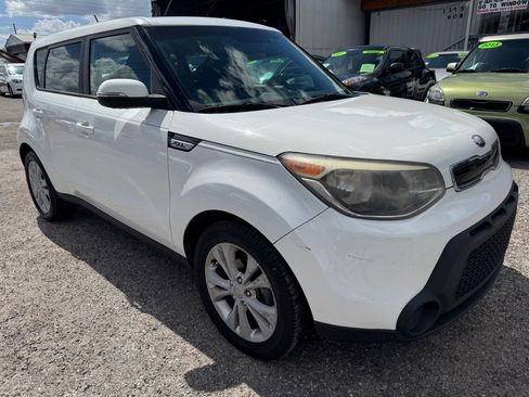 Used 2014 Kia Soul + image 2