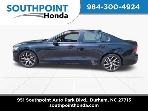 Used 2019 Volvo S60 T5 Momentum w/ Premium Package FWD image 2