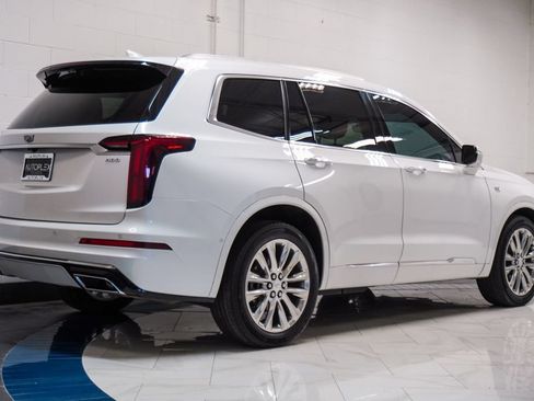 Used 2022 Cadillac XT6 Premium Luxury w/ Technology Package FWD image 22