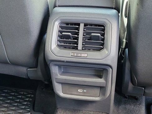 Certified 2025 Volkswagen Taos SE FWD image 6