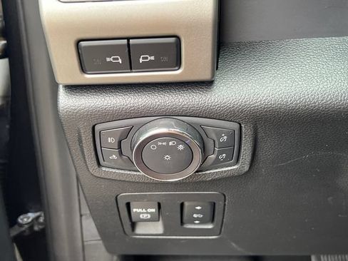 Used 2019 Ford F150 Lariat w/ Equipment Group 502A Luxury AWD/4WD image 30