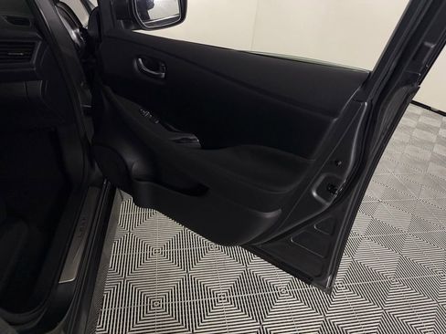 Used 2025 Nissan Leaf SV Plus image 32