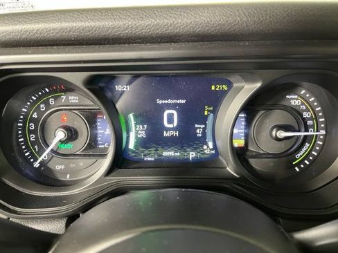 Used 2024 Jeep Wrangler Unlimited AWD/4WD image 25