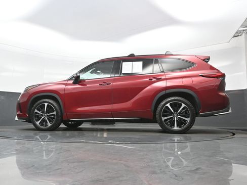 Used 2022 Toyota Highlander XSE AWD/4WD image 30