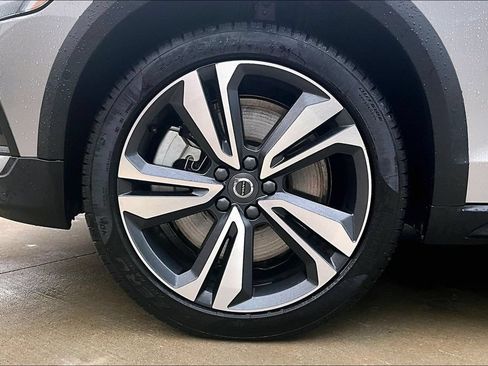 Certified 2025 Volvo V60 B5 Cross Country Plus AWD/4WD image 11
