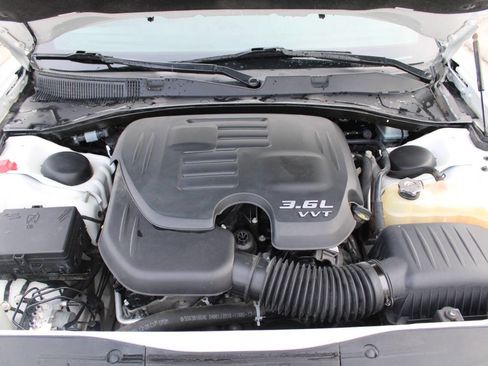 Used 2016 Dodge Charger SXT image 17