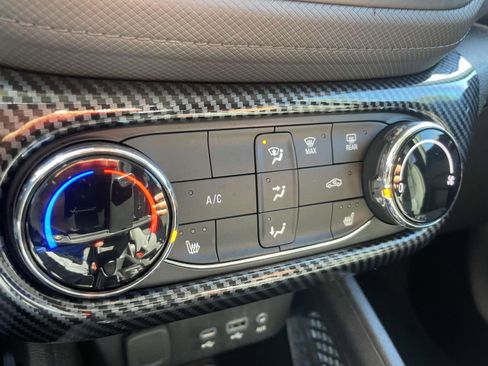 Used 2023 Chevrolet TrailBlazer LT FWD image 26