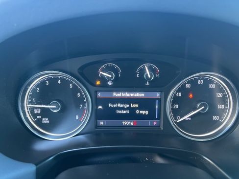 Used 2024 Buick Enclave Essence w/ LPO, Touring Package image 25