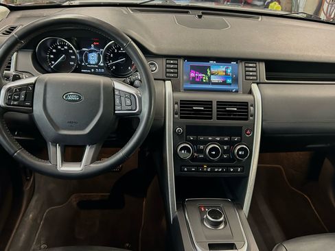 Used 2018 Land Rover Discovery Sport SE image 11