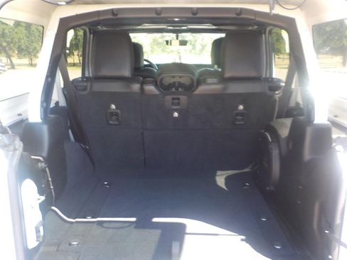Used 2018 Jeep Wrangler Unlimited Sahara AWD/4WD image 6