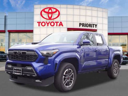 Certified 2024 Toyota Tacoma TRD Sport w/ TRD Sport Upgrade Package AWD/4WD image 1
