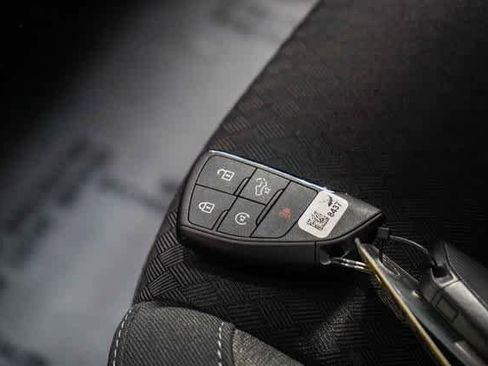 Used 2023 Chevrolet Silverado 1500 Custom image 23