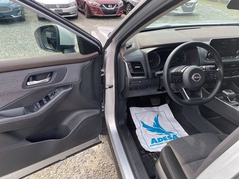 Used 2023 Nissan Rogue SV image 10