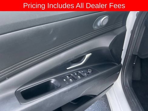 Used 2023 Hyundai Elantra Limited FWD image 10