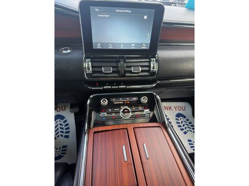 Used 2018 Lincoln Navigator Select AWD/4WD image 13