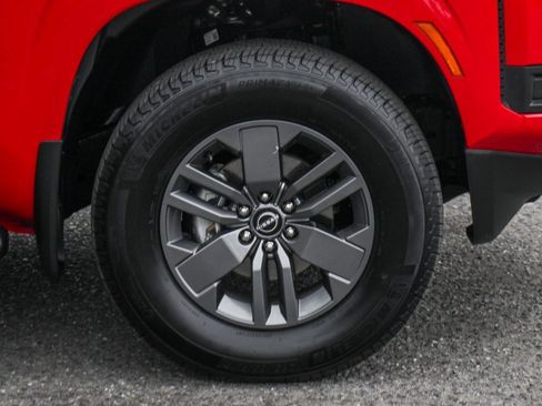 Used 2025 Nissan Frontier SV image 37