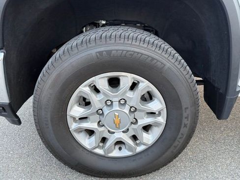 Used 2024 Chevrolet Silverado 2500 LTZ image 12